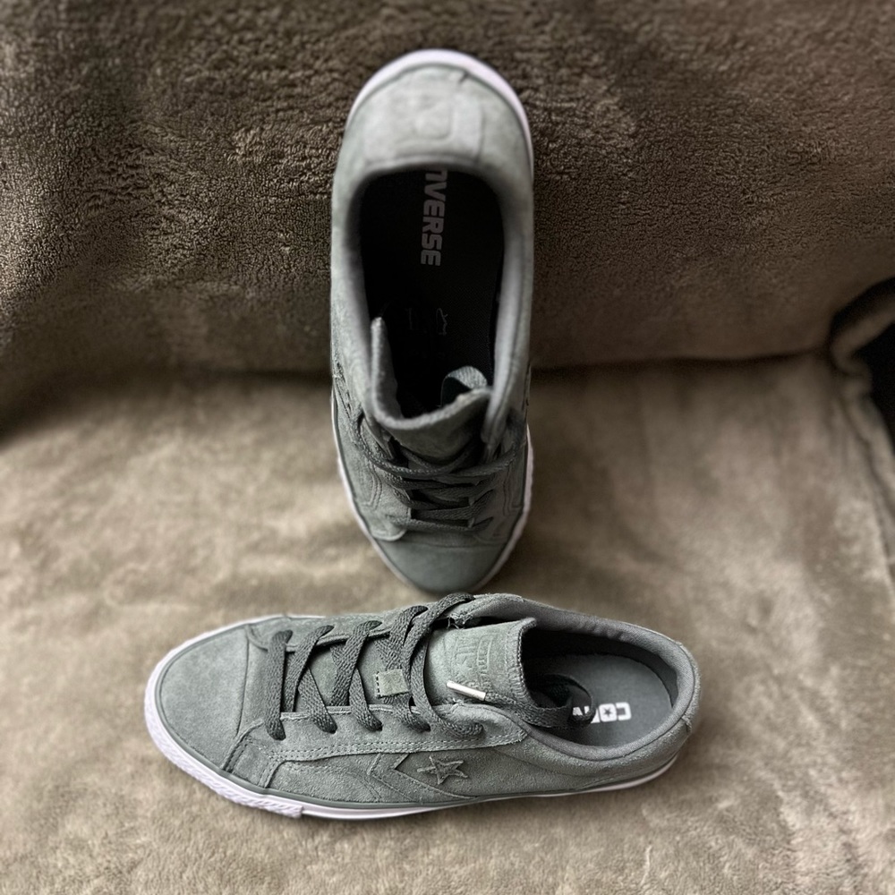 Converse size 7 star player OX Olive Submarine